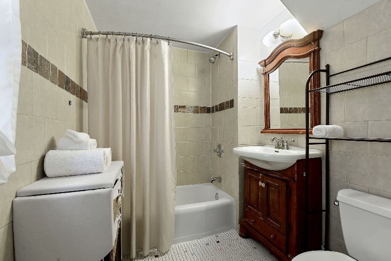 Building Photo - 422 NE 2nd St