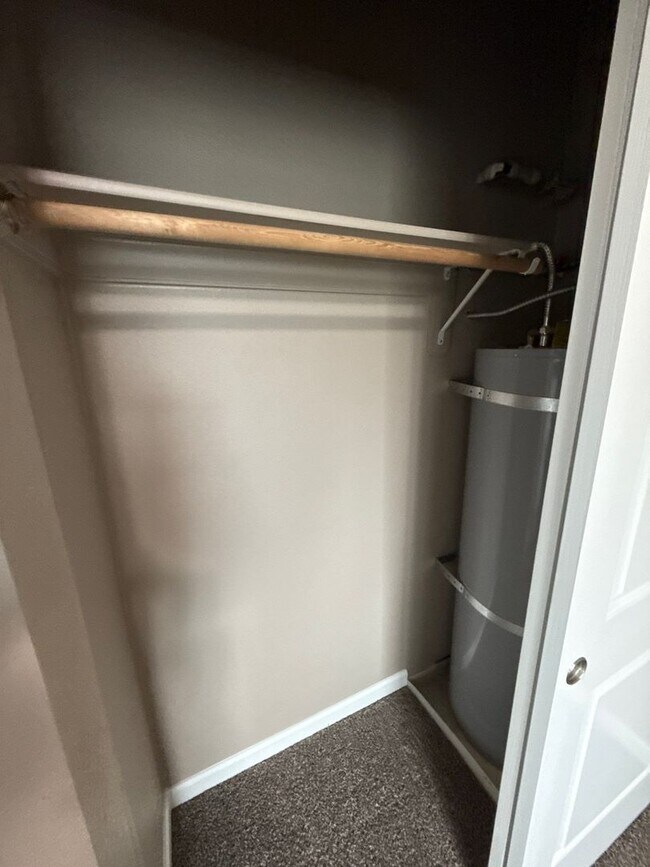 Building Photo - 4261 Hawthorne Ave NE