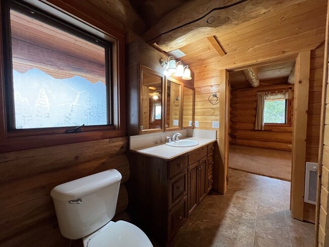 Building Photo - Enchanting Log Home for Lease