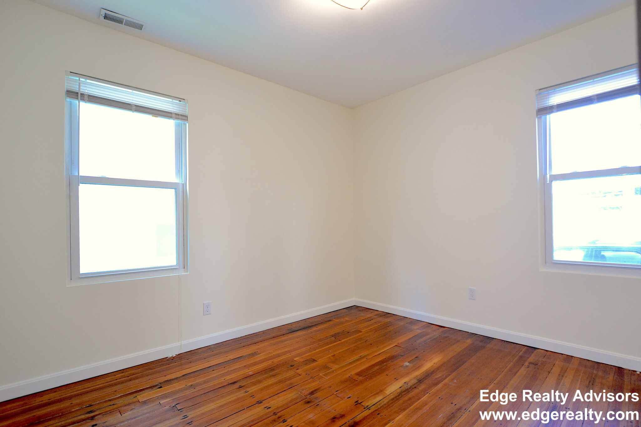 Building Photo - 10 Smythe St