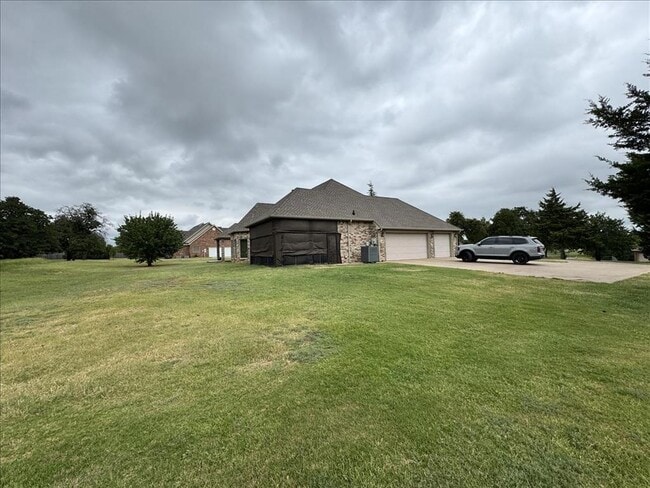 Building Photo - 8147 Shadow Lake Dr