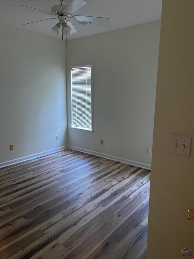 Building Photo - 105 Jasmine Way