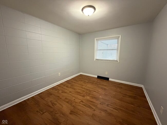 Building Photo - 2789 E Hanna Ave