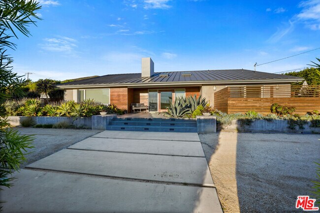 Building Photo - 30479 Morning View Dr