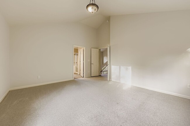 Building Photo - 4854 Franklin Dr