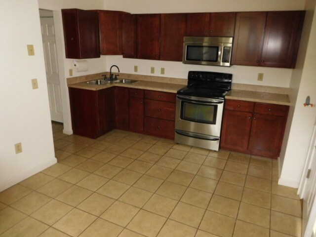 Building Photo - 502 Lehman St