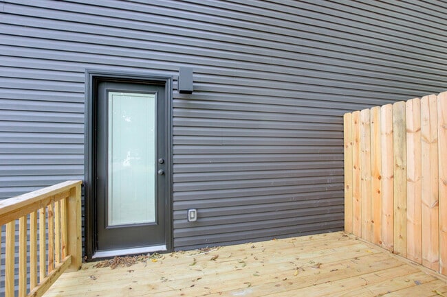 Building Photo - 226 3rd St