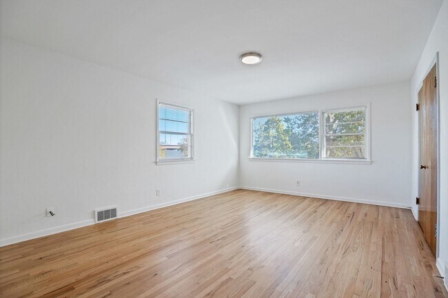 Building Photo - 1713 18th Ave