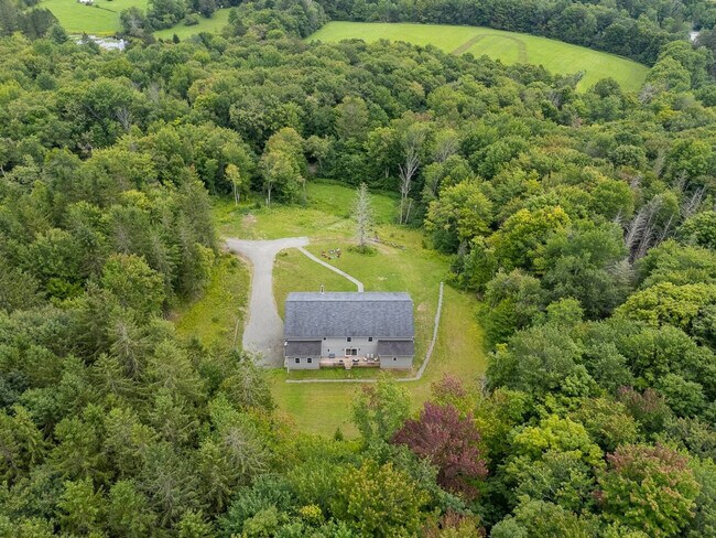 Building Photo - 1724 Calhoun Hill Rd