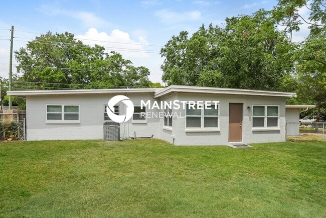 Building Photo - 3 Bedroom Pet-Friendly Home in ORLANDO, FL with Main Street Renewal