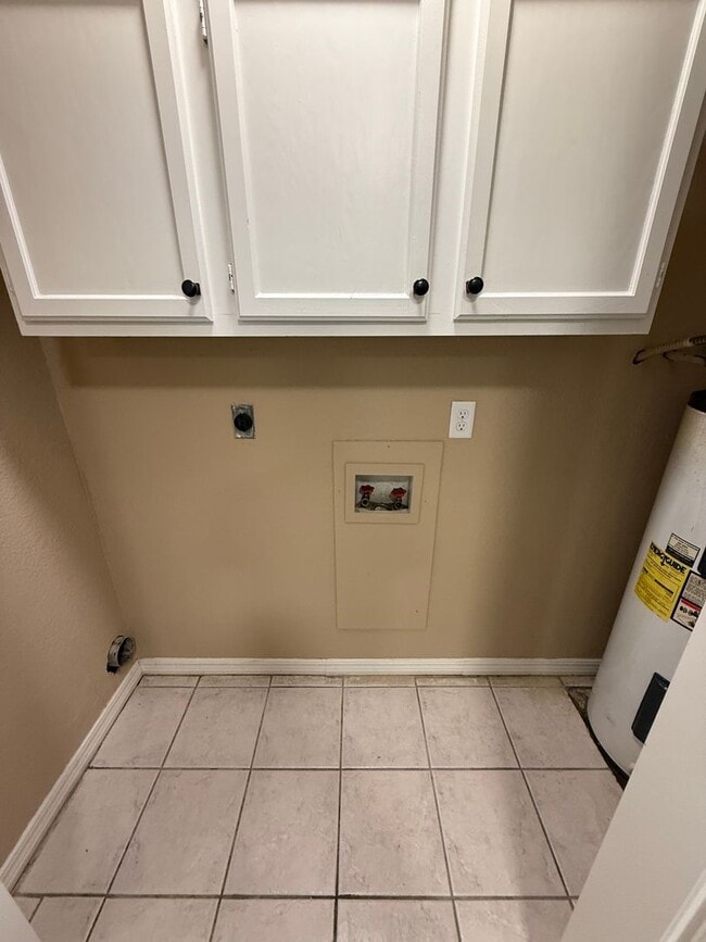 Building Photo - 2 Bed 1 Bath House