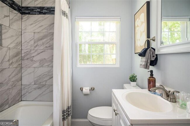 Building Photo - 1778 Flintwood Dr SE