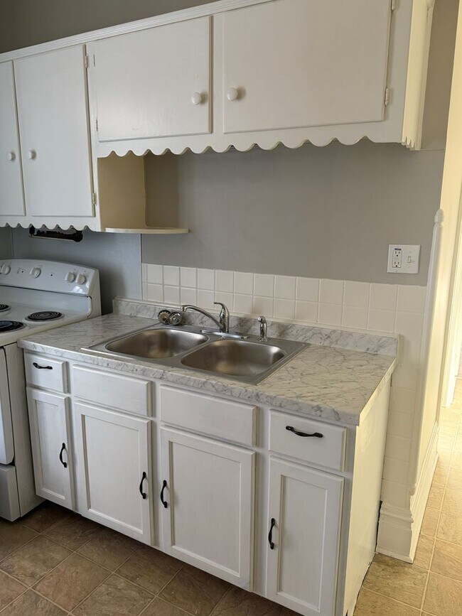 Building Photo - 114 S West St