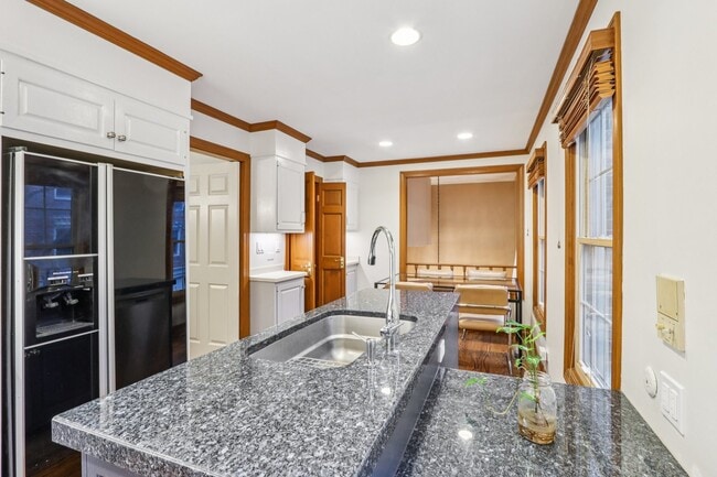 Building Photo - 19 Landmark St