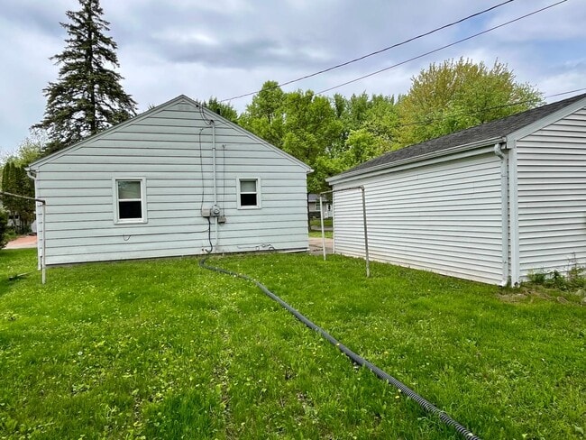 Building Photo - 2 bed 1 bath single family home in Wausau