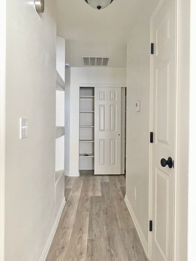 Building Photo - Beautifully Updated 3-Bedroom Home in Roy,...