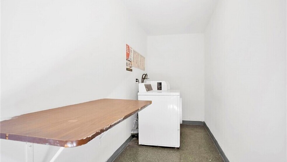 Building Photo - 20251 Cohasset St