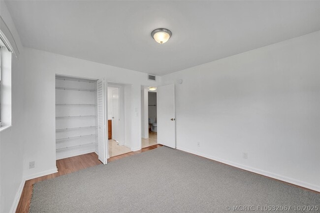 Building Photo - 486 Fanshaw L