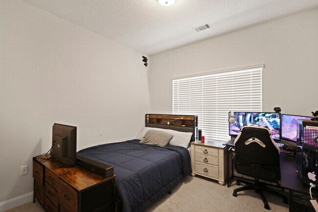 Building Photo - 568 Abode Ave