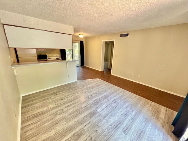 Building Photo - 112 Hillside Cove