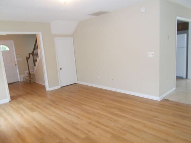 Building Photo - Lovely 3-Bedroom Home in the Hilltop/Faire...