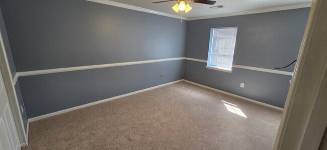 Building Photo - Upper level of townhome