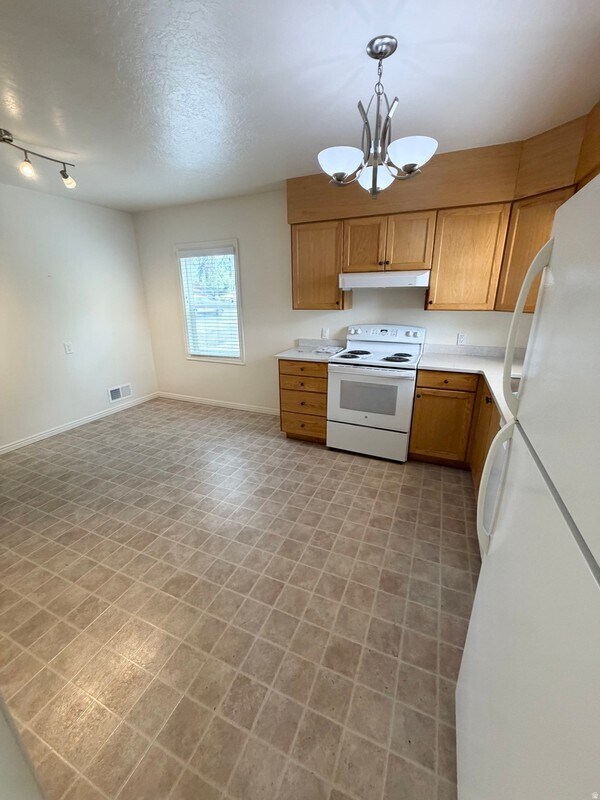 Building Photo - 4910 S 900 E