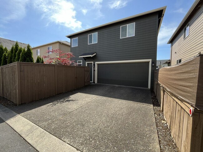 Building Photo - Stunning 4 Bedroom + Loft Bethany Home with Open Layout, Stainless Steel Kitchen, Two Car Garage ...