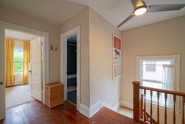 Building Photo - R0441