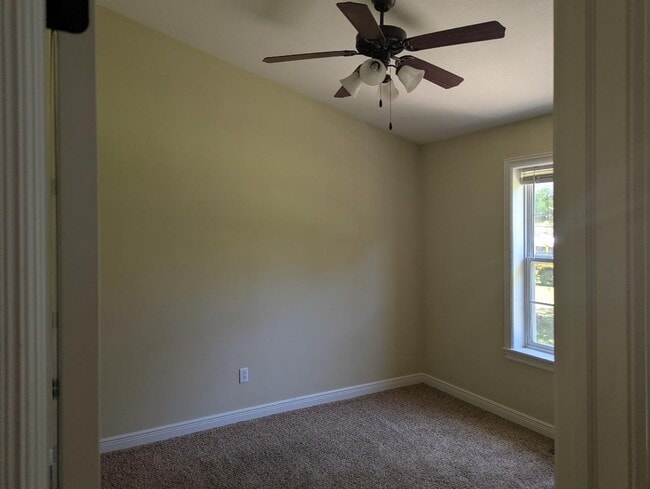 Building Photo - 530 Highlandville Rd