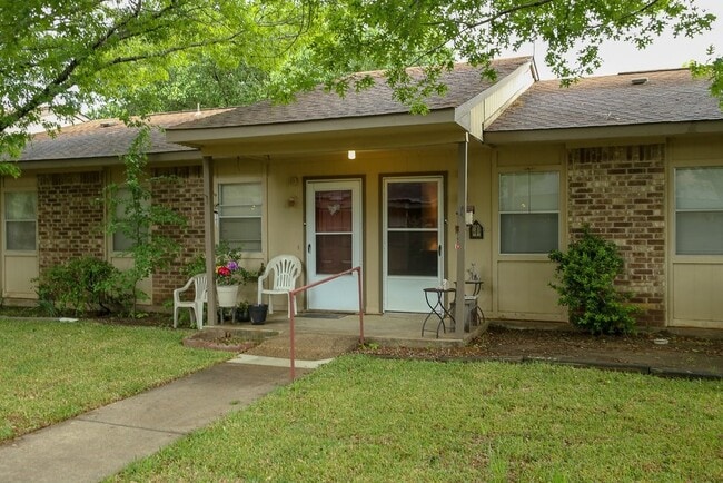 Building Photo - 125 Janis St