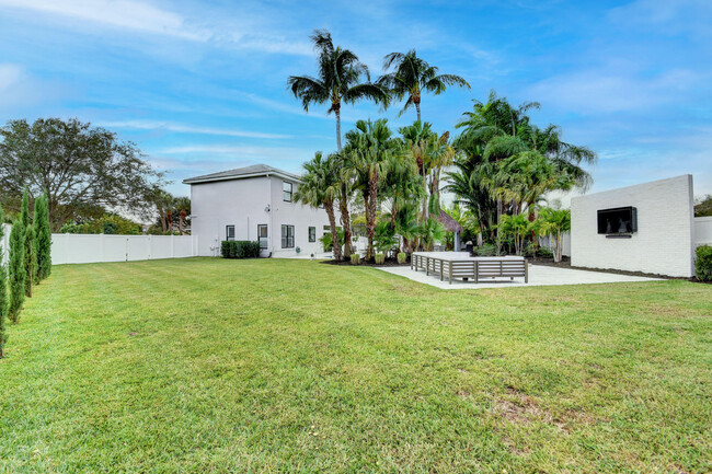 Building Photo - 6298 Sand Hills Cir