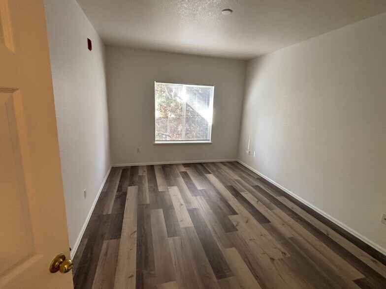 Building Photo - 912 S Yampa St
