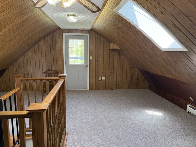 Building Photo - 34 School House Rd