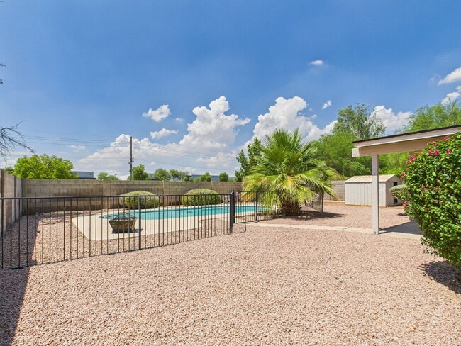 Building Photo - Private Pool Chandler Gem