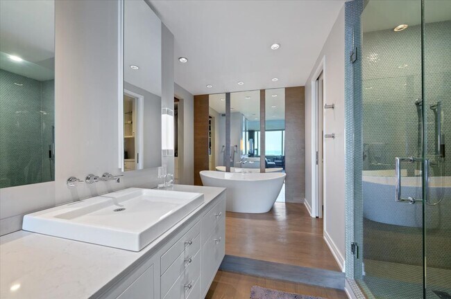 Building Photo - 1000 N Lake Shore Dr