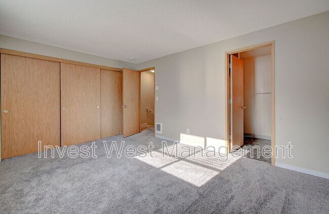 Building Photo - 13216 NE Salmon Creek Ave