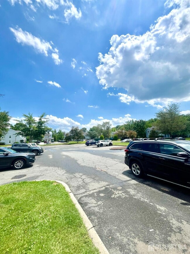 Building Photo - 11 Tanglewood Ct