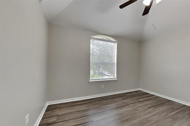 Building Photo - 728 Pateway Ct