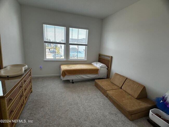 Building Photo - 411 Brandon Lks Dr
