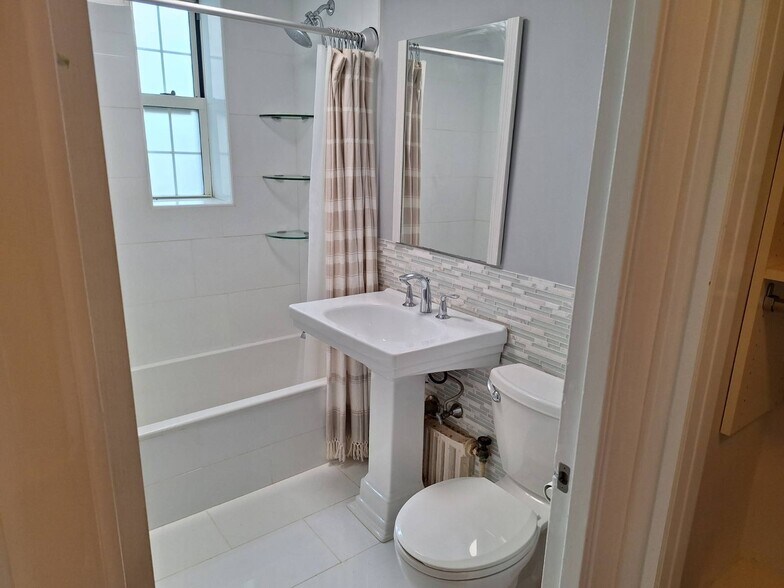 Building Photo - 1485 Beacon St