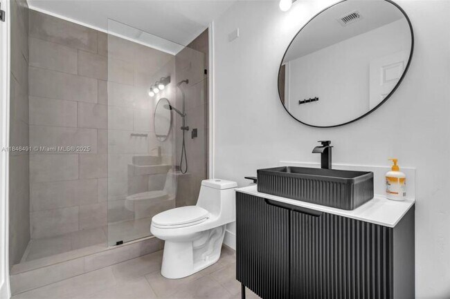 Building Photo - 3 bedroom in North Miami Beach FL 33179