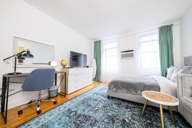 Building Photo - 328 E 74th St