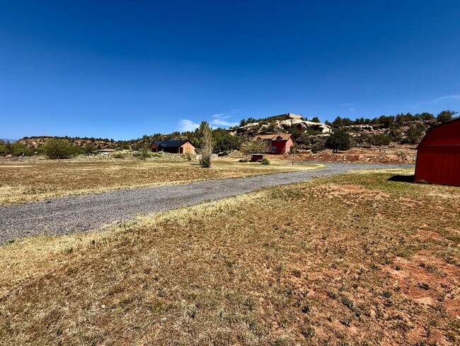 Building Photo - 4-BR Home with Horse Privileges in Apple Valley