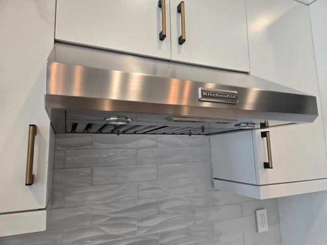 Building Photo - 8337 Distinctive Dr