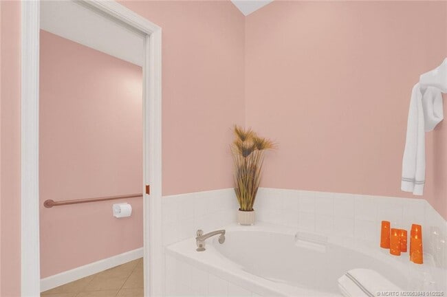 Building Photo - 3701 NW Willow Creek Dr