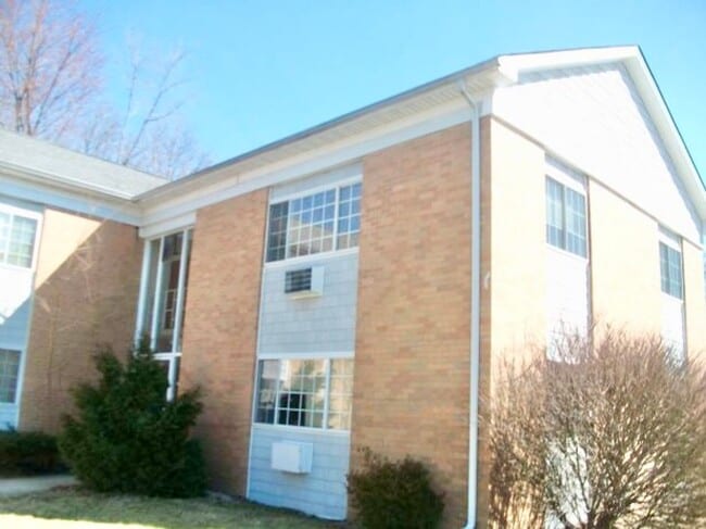 Building Photo - 13-23 Bissell St