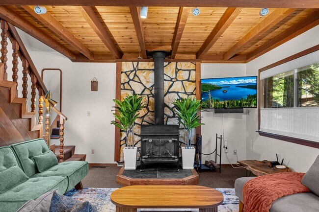 Building Photo - SKI LEASE: Hot Tub, Pet Friendly, Wood Stove