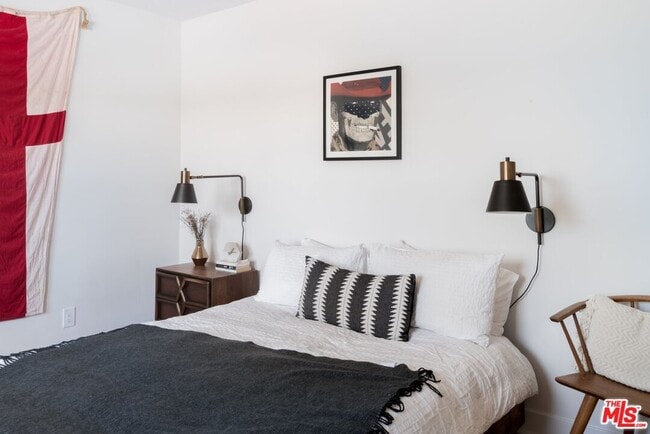 Building Photo - 1933 Kent St