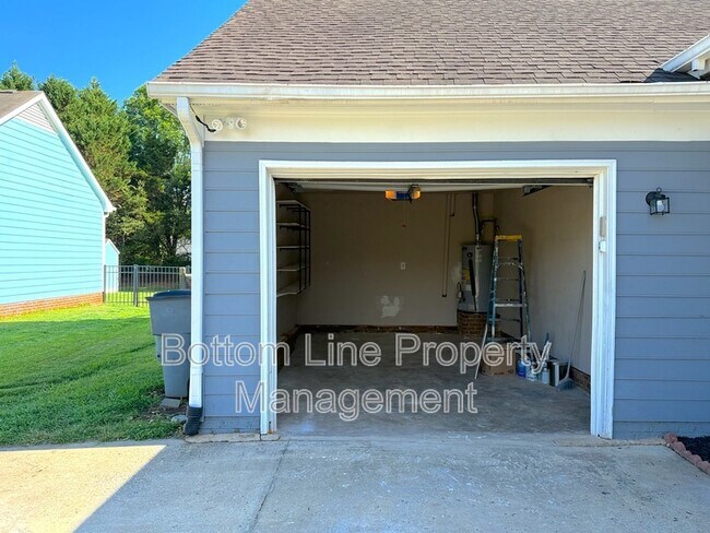 Building Photo - 4013 Inglehurst Dr